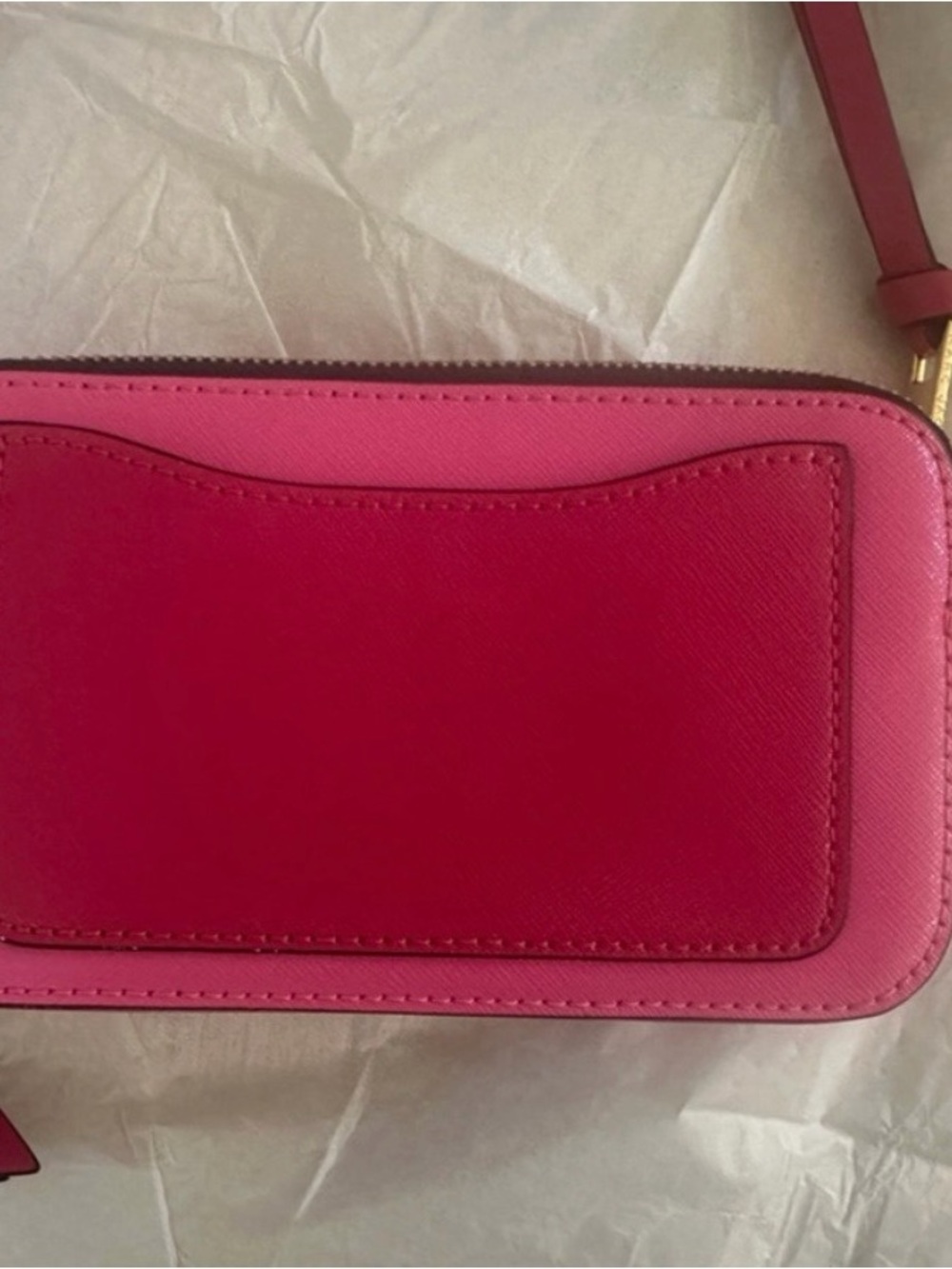 Marc Jacobs Crossbody Camera Bag in Hot Pink with Gold Hardware - Picture 3 of 5